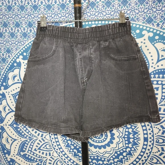 High Waisted Vintage Mom Shorts - Picture 2 of 3